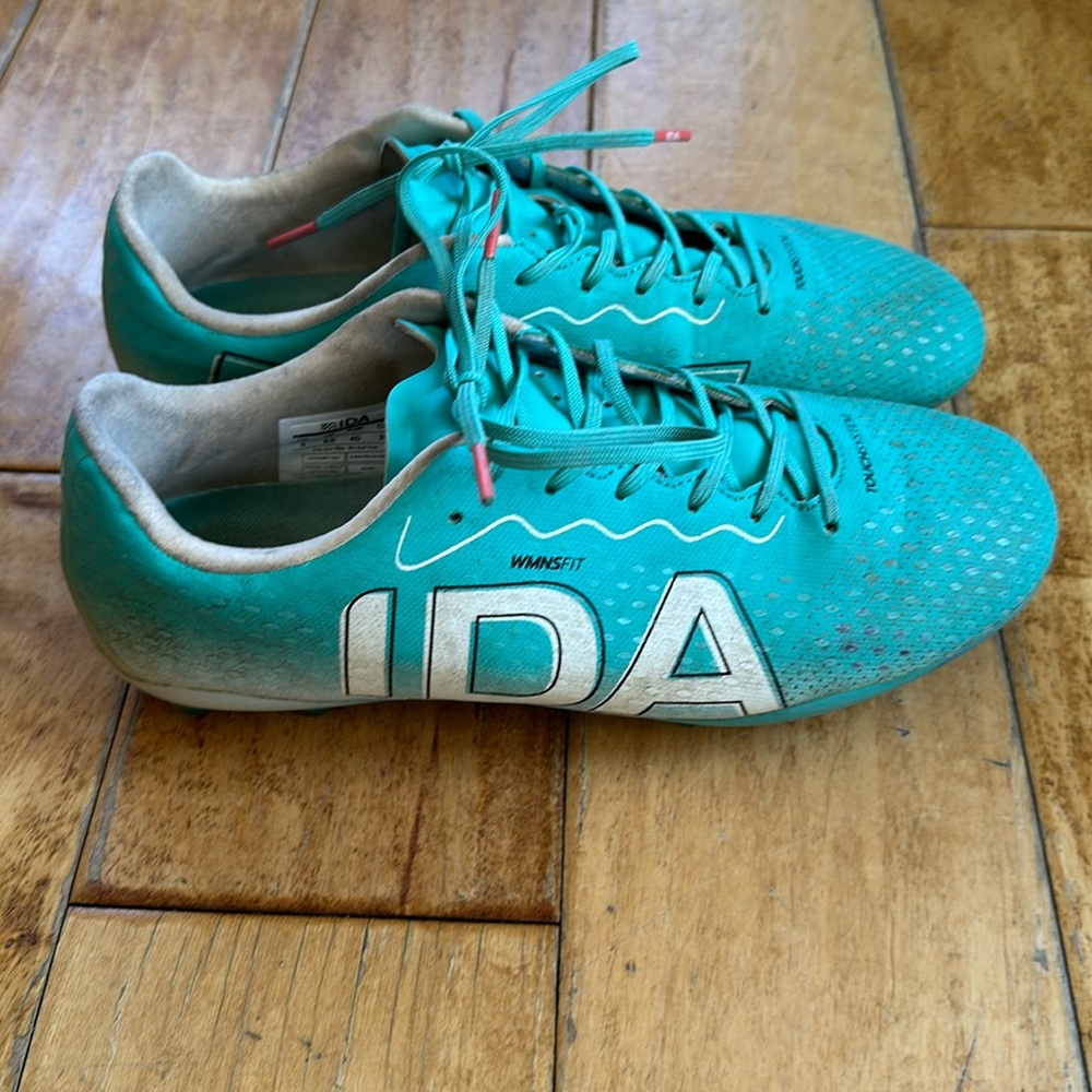 Women’s Soccer Cleats Teal / White IDA